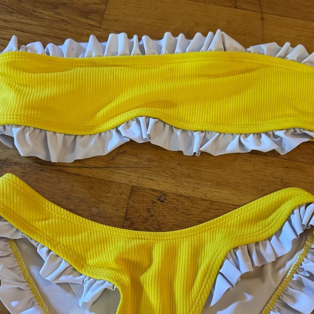 Strapless Ruffle Bandeau Bikini Set - Picture 6 of 7